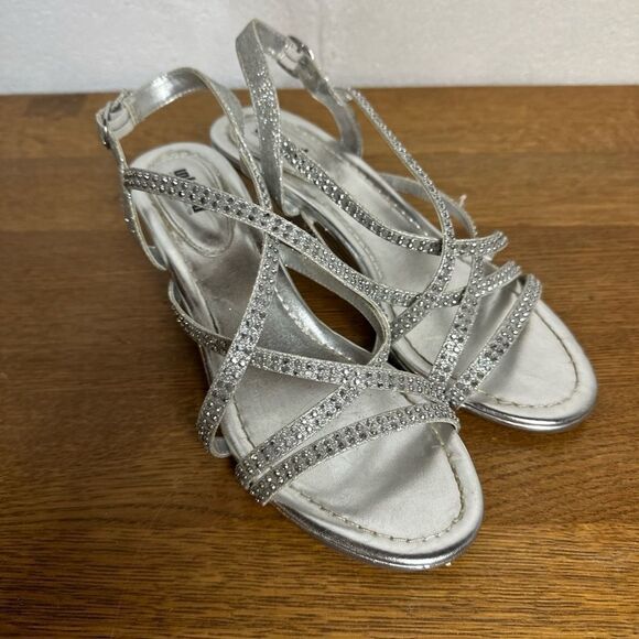 Unlisted 2” High Silver Sandals Shoes Womens Size 8.5 Kenneth Cole production - Picture 1 of 7